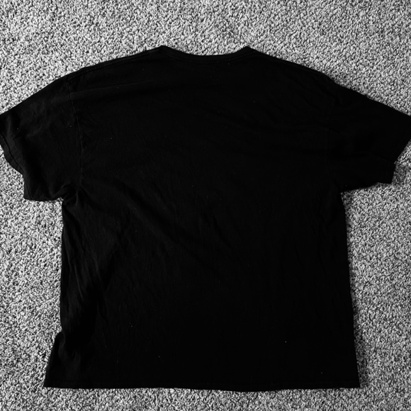 Graphic T-shirt - Picture 2 of 3